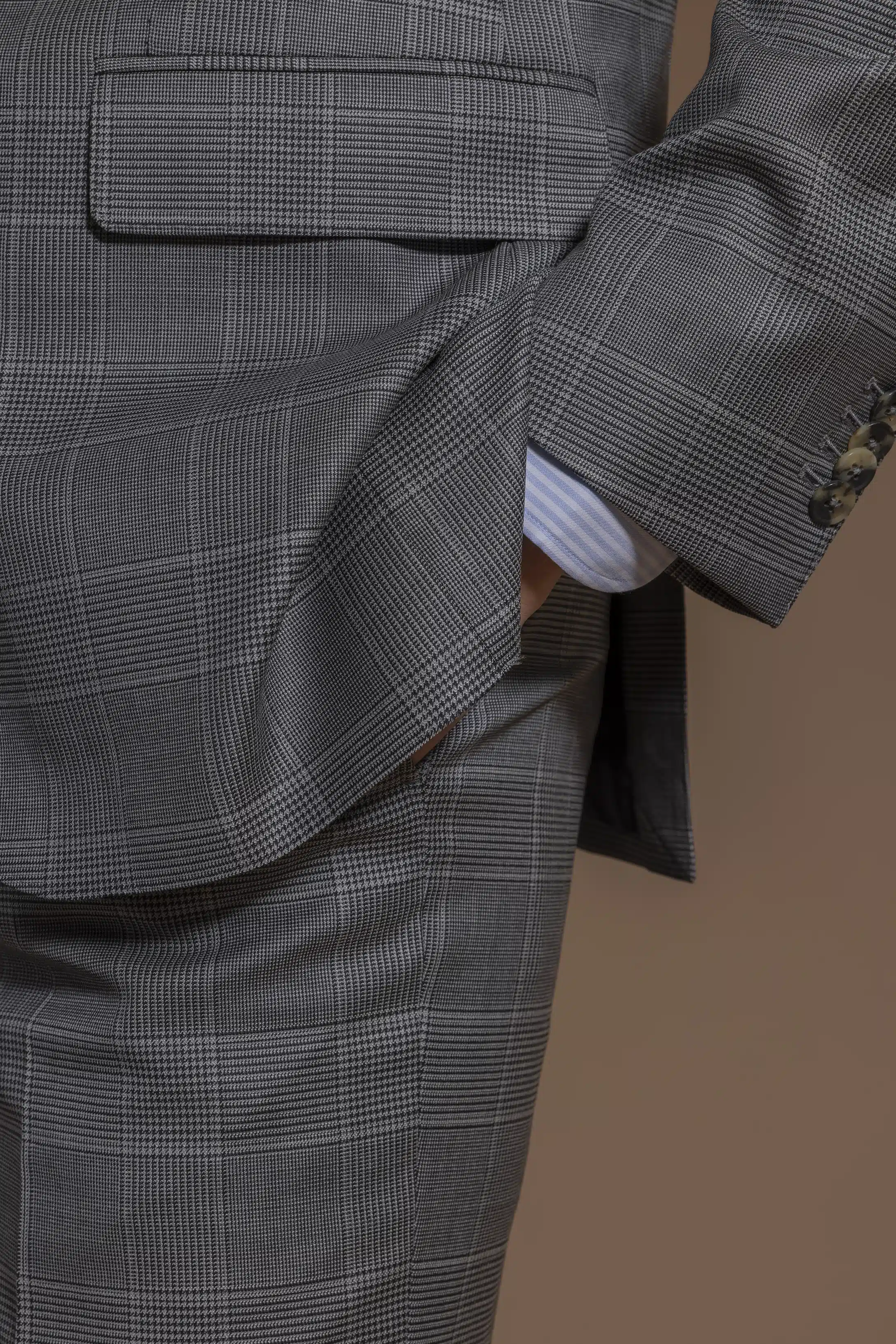 Votre Maître Tailleur Italien à Lyon pour vos costumes sur mesure en tissus Scabal 2 Freestyle_706545_Close